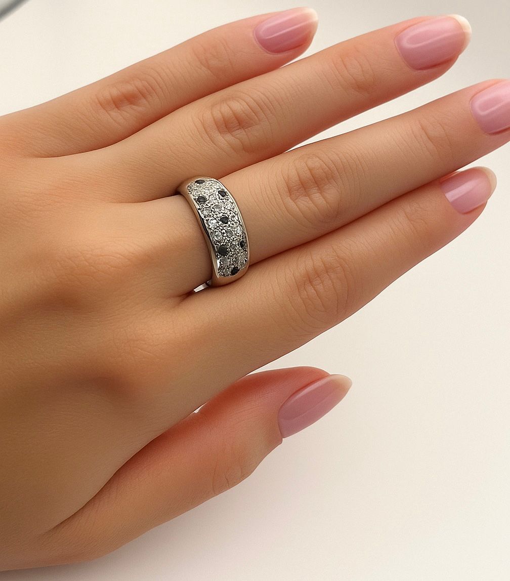 ANILLO BICOLOR EN ORO AMARILLO Y BLANCO, CON ZAFIROS Y DIAMANTES - Castafiore