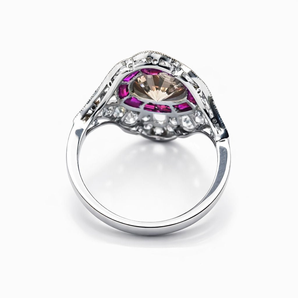 ANILLO EN PLATINO CON DIAMANTES Y RUBIES, ESTILO ART DÉCO - Castafiore