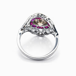 ANILLO EN PLATINO CON DIAMANTES Y RUBIES, ESTILO ART DÉCO - Castafiore