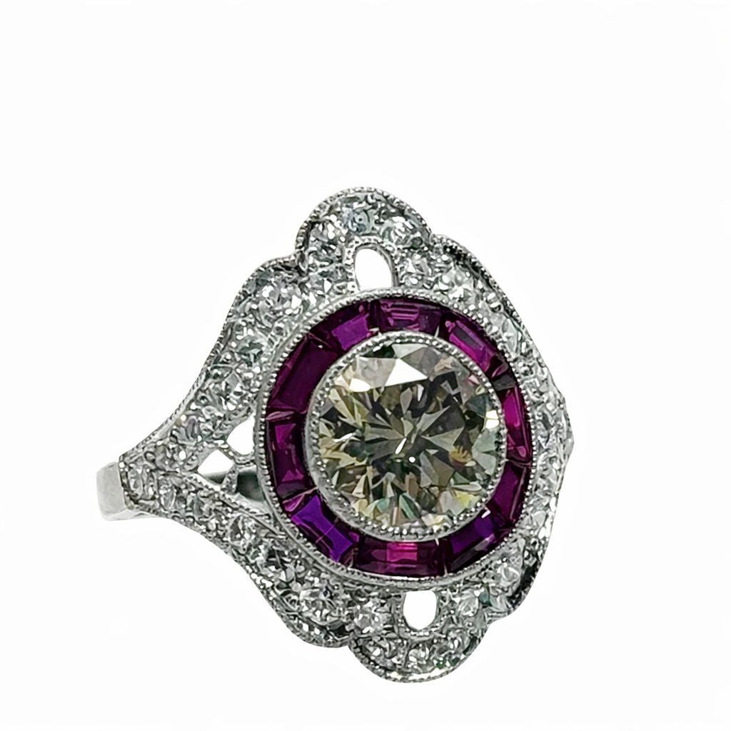 ANILLO EN PLATINO CON DIAMANTES Y RUBIES, ESTILO ART DÉCO - Castafiore
