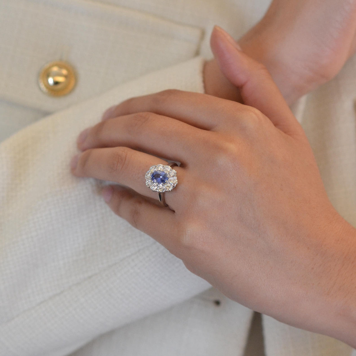 Bague Marguerite en or blanc, platine, saphir et diamants