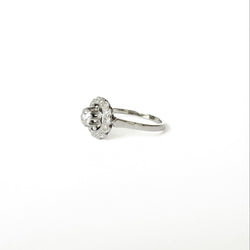 Bague Marguerite en or blanc, platine et diamants