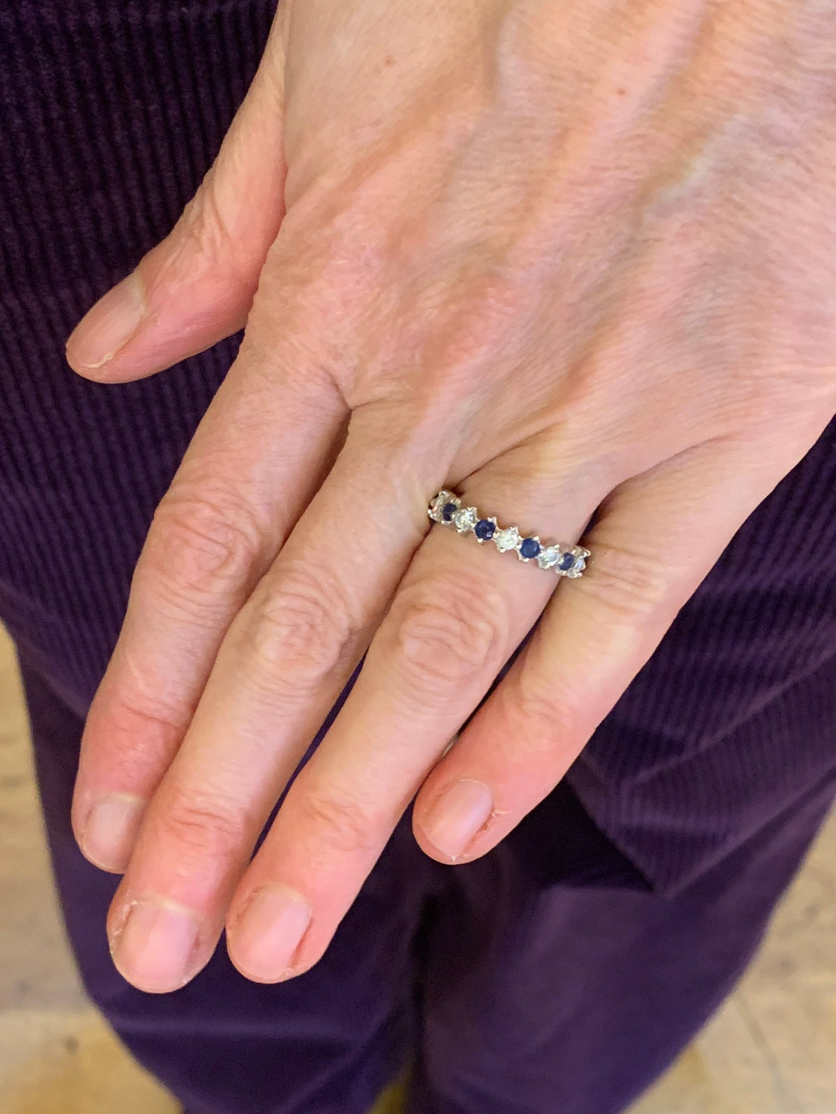 Bague Alliance en or blanc, saphirs et diamants
