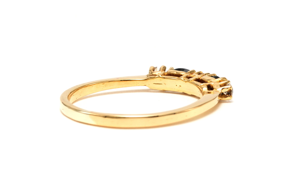 Bague Alliance en or jaune, saphirs et diamants
