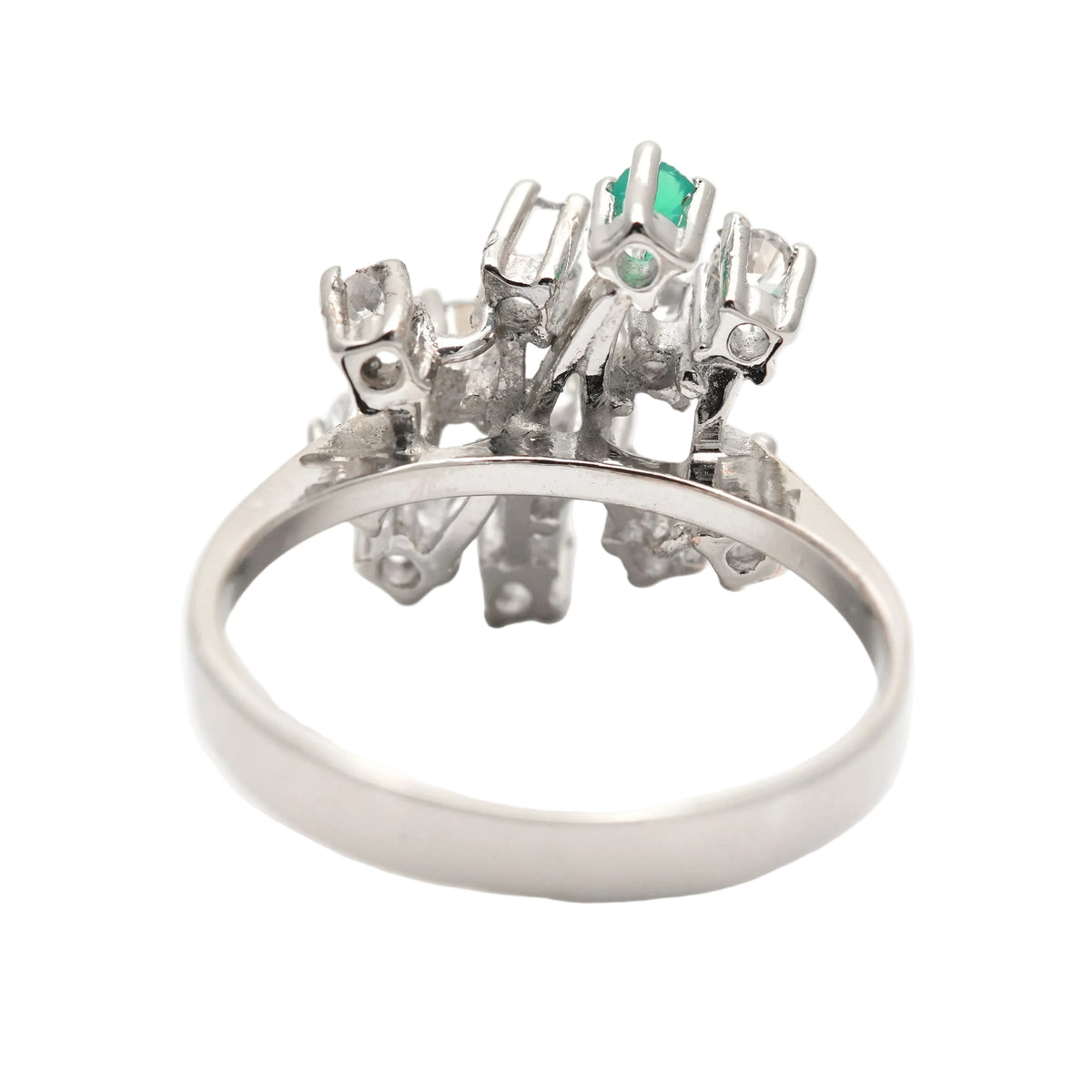 Bague en or blanc, émeraude et diamants
