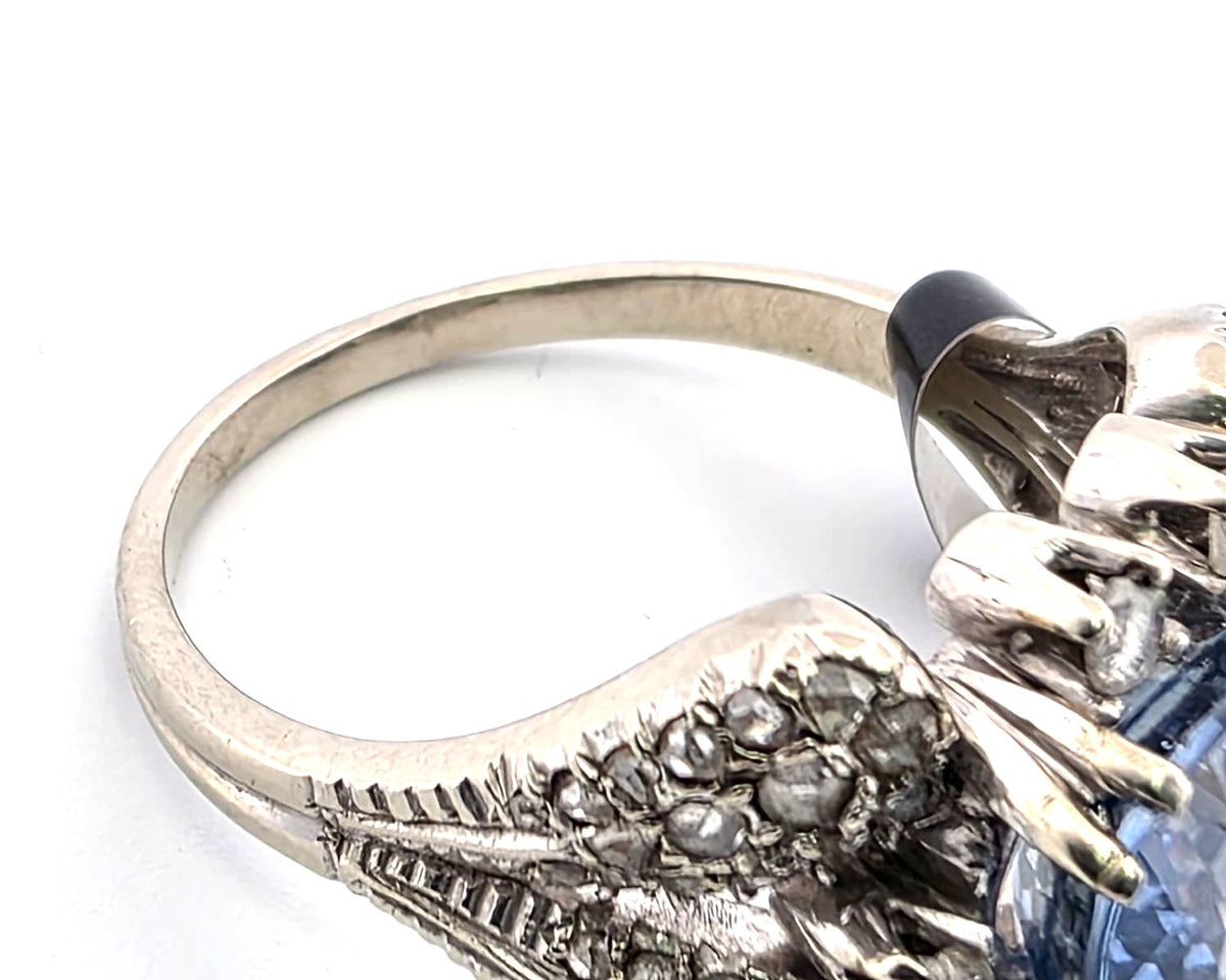 Bague en or blanc, saphir et diamants