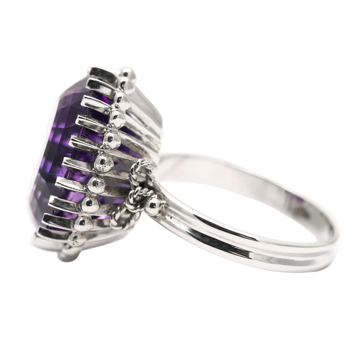 Bague Cocktail en or blanc et améthyste