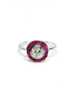 Bague Cible en platine, rubis, et diamants