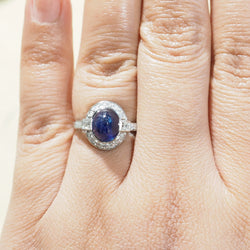 Bague Entourage en platine, saphir, et diamants