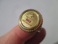 Bague A. AUGIS chevalière médaille d'amour en or jaune et diamant - Castafiore