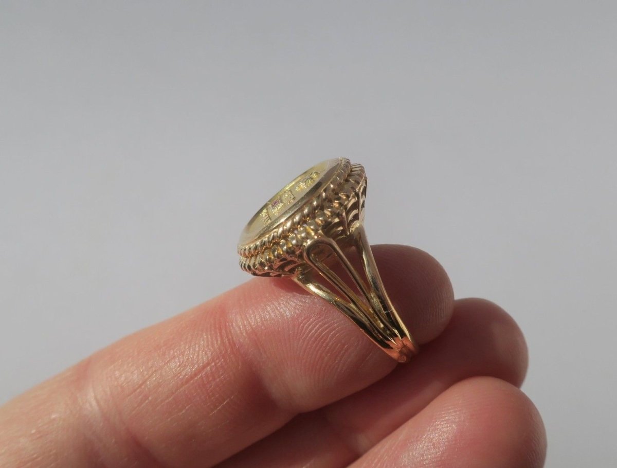 Bague A. AUGIS chevalière médaille d'amour en or jaune et diamant - Castafiore