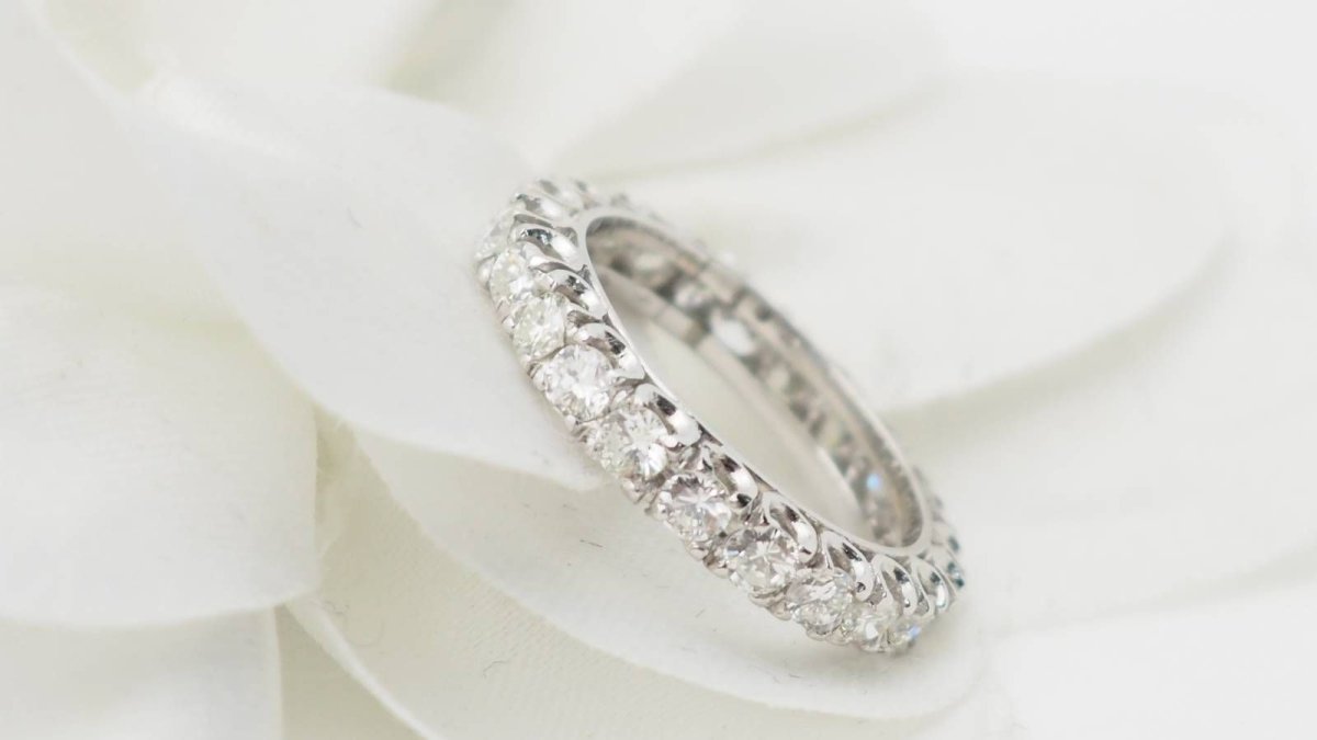 Bague Alliance américaine en or blanc et diamants - Castafiore