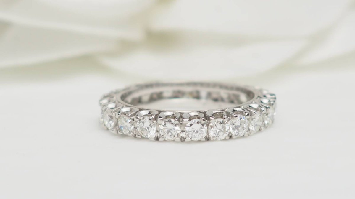 Bague Alliance américaine en or blanc et diamants - Castafiore