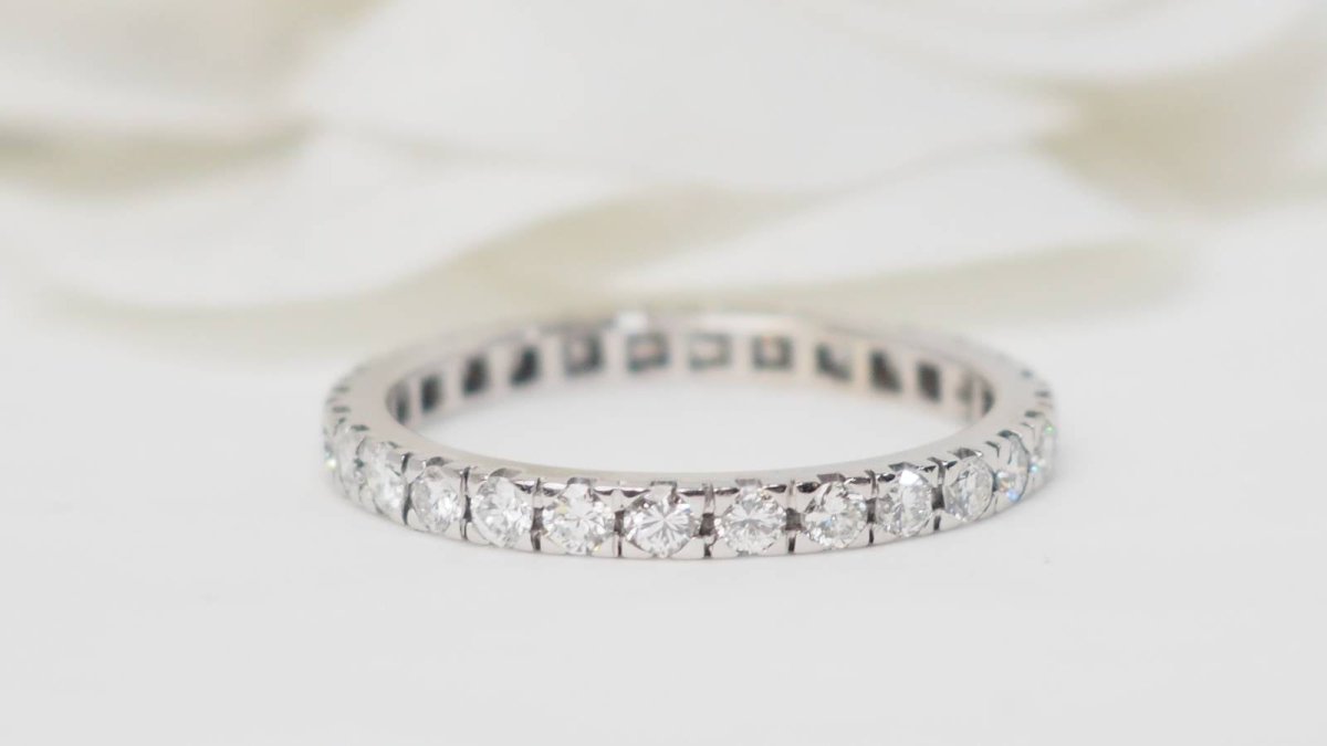 Bague Alliance américaine en or blanc et diamants - Castafiore