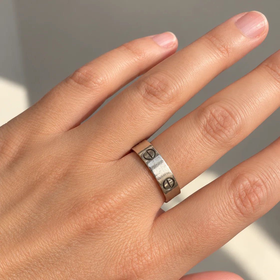 Bague Alliance CARTIER "Love" en or blanc - Castafiore