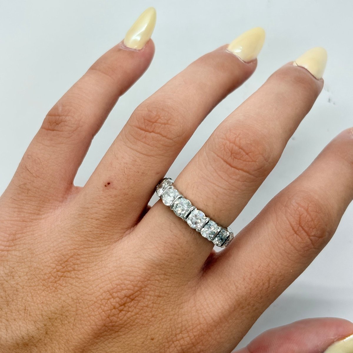 Bague Alliance en or blanc et diamants - Castafiore