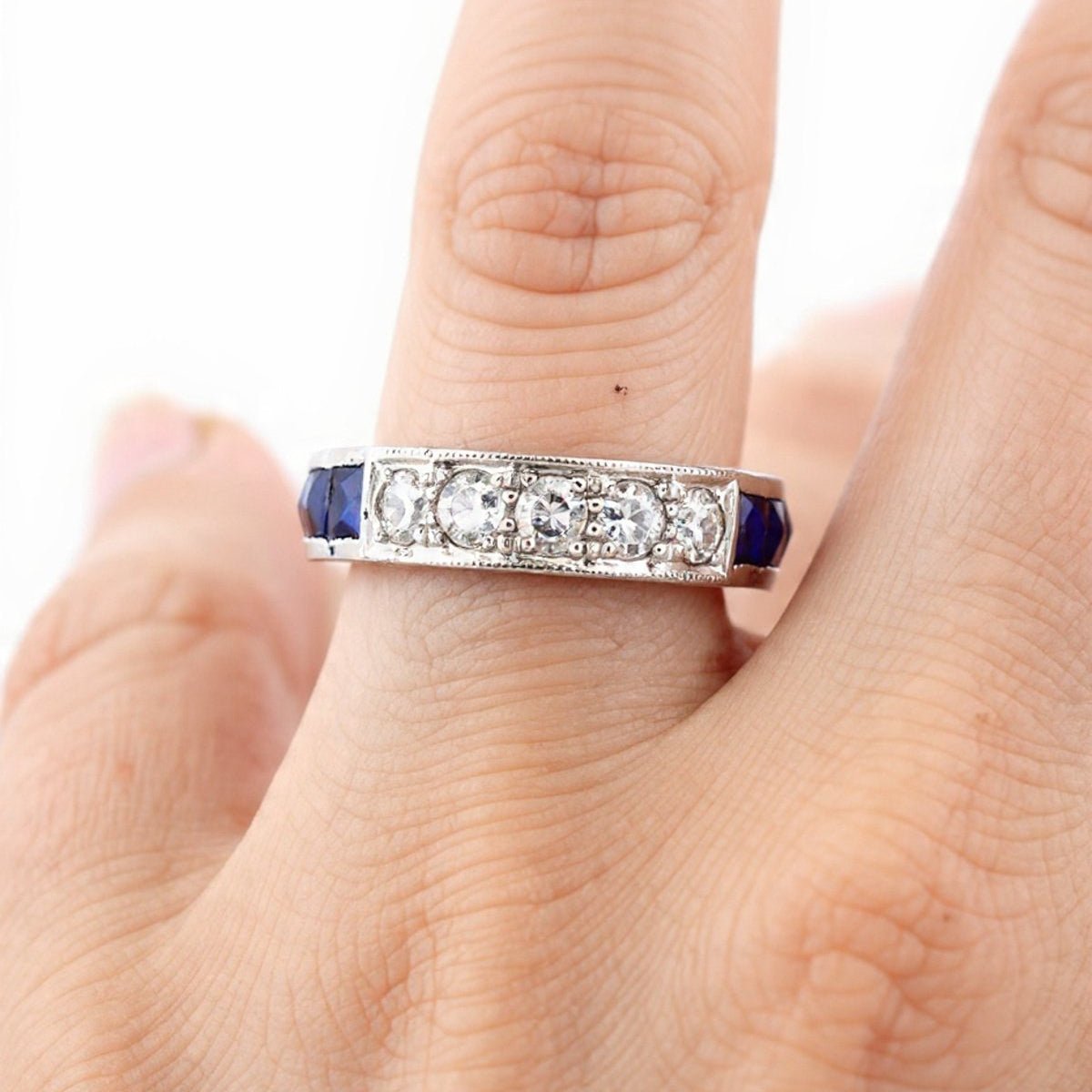 Bague Alliance en or blanc, saphirs et diamants - Castafiore