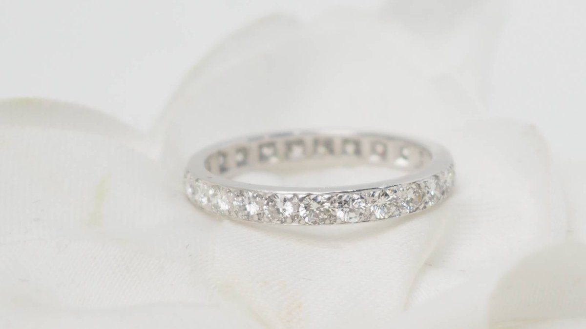 Bague Alliance en platine et diamants - Castafiore