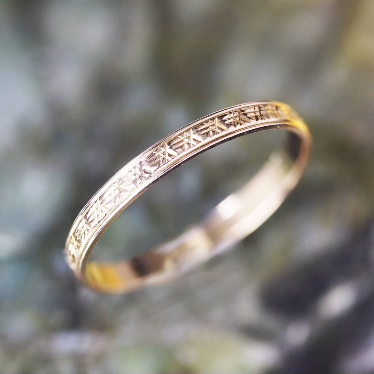 Bague alliance fine ciselée en or rose - Castafiore