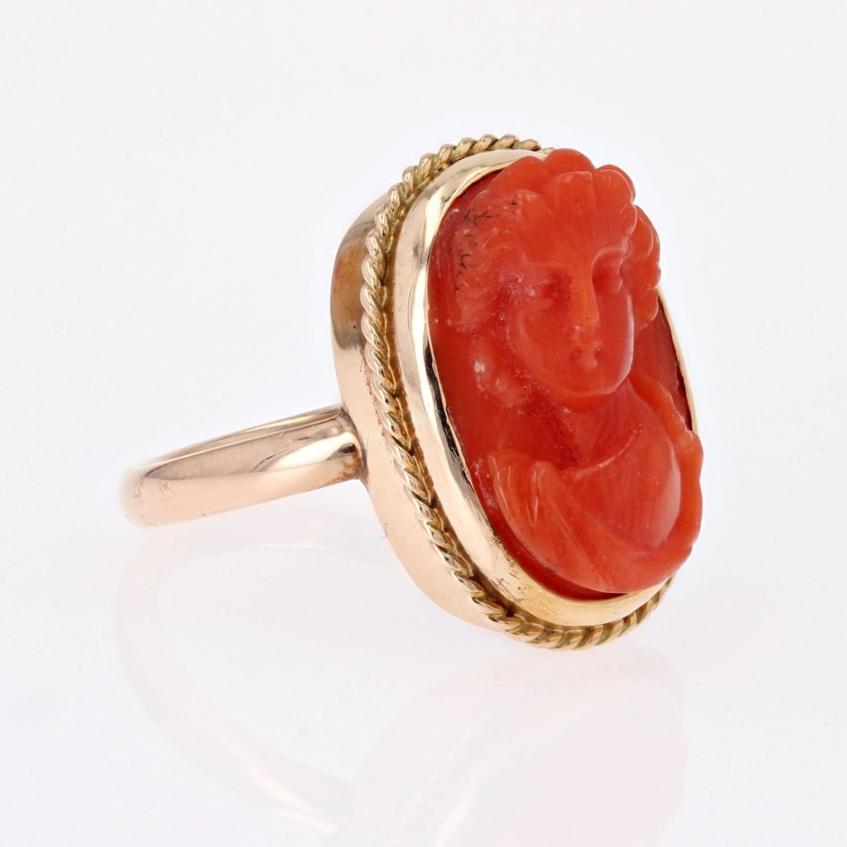 Bague ancienne camée corail et or - Castafiore