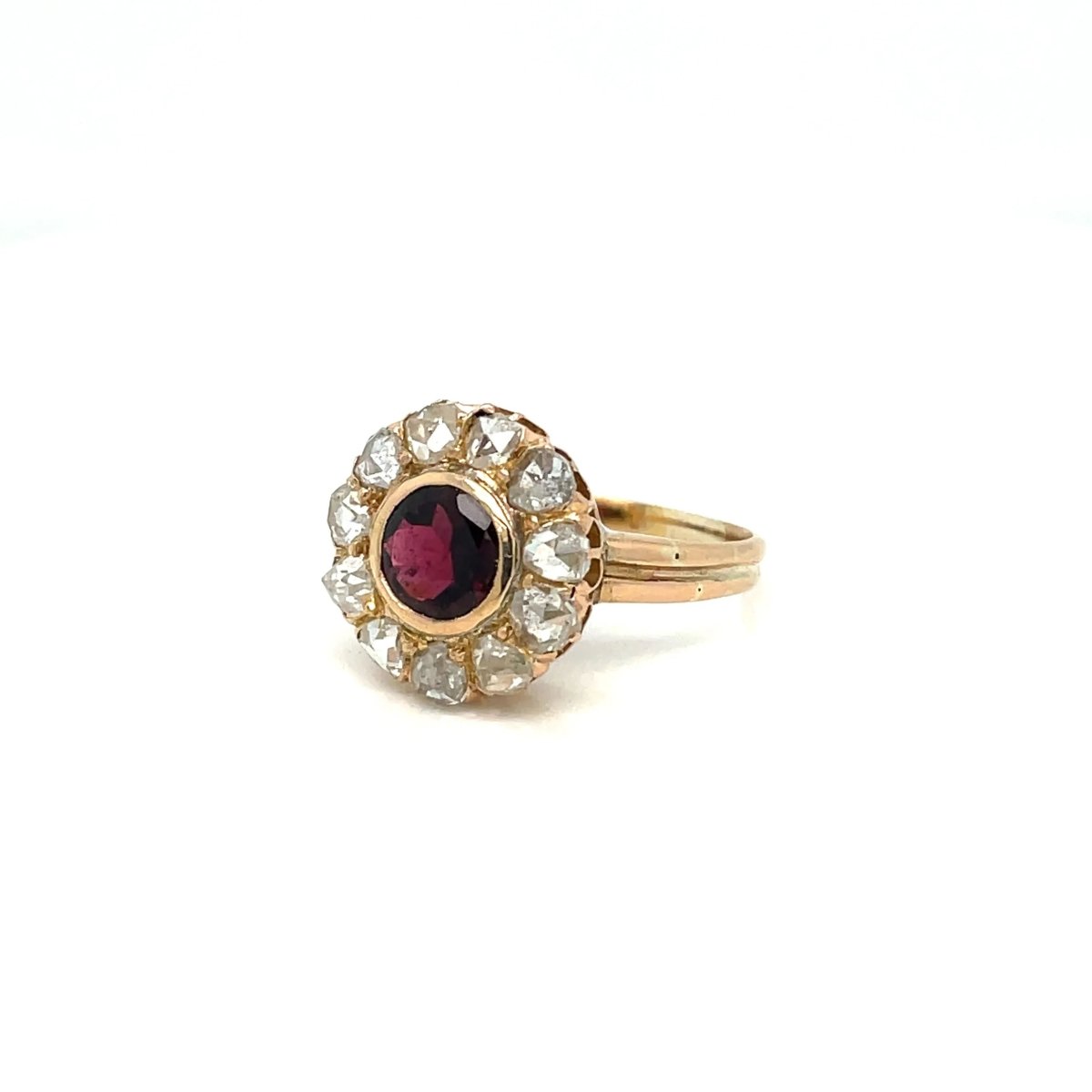 Bague ancienne en or à grenat et diamant - Castafiore