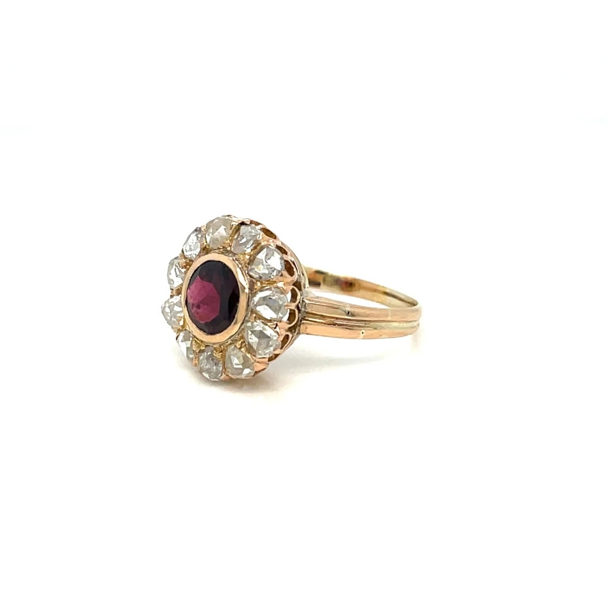 Bague ancienne en or à grenat et diamant - Castafiore