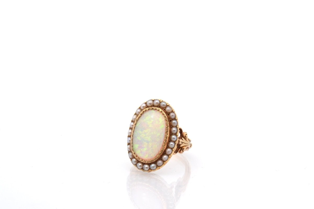 Bague ancienne en or et opale - Castafiore