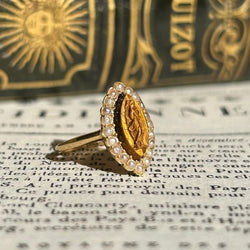 Bague ancienne en or jaune 18k œil de tigre et perles - Castafiore