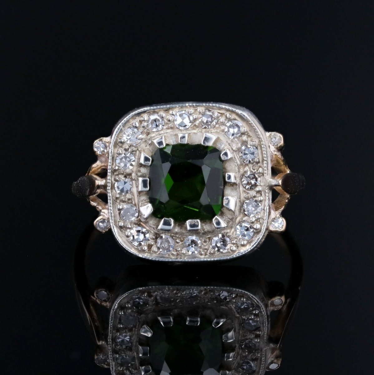 Bague ancienne en or jaune et argent avec péridot et diamants - Castafiore