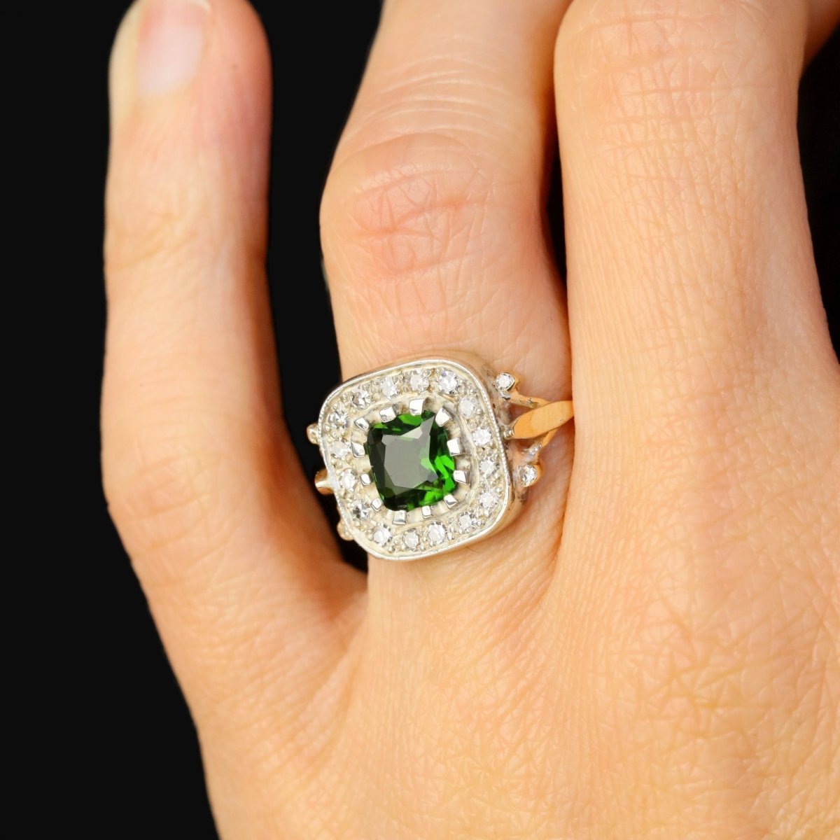 Bague ancienne en or jaune et argent avec péridot et diamants - Castafiore