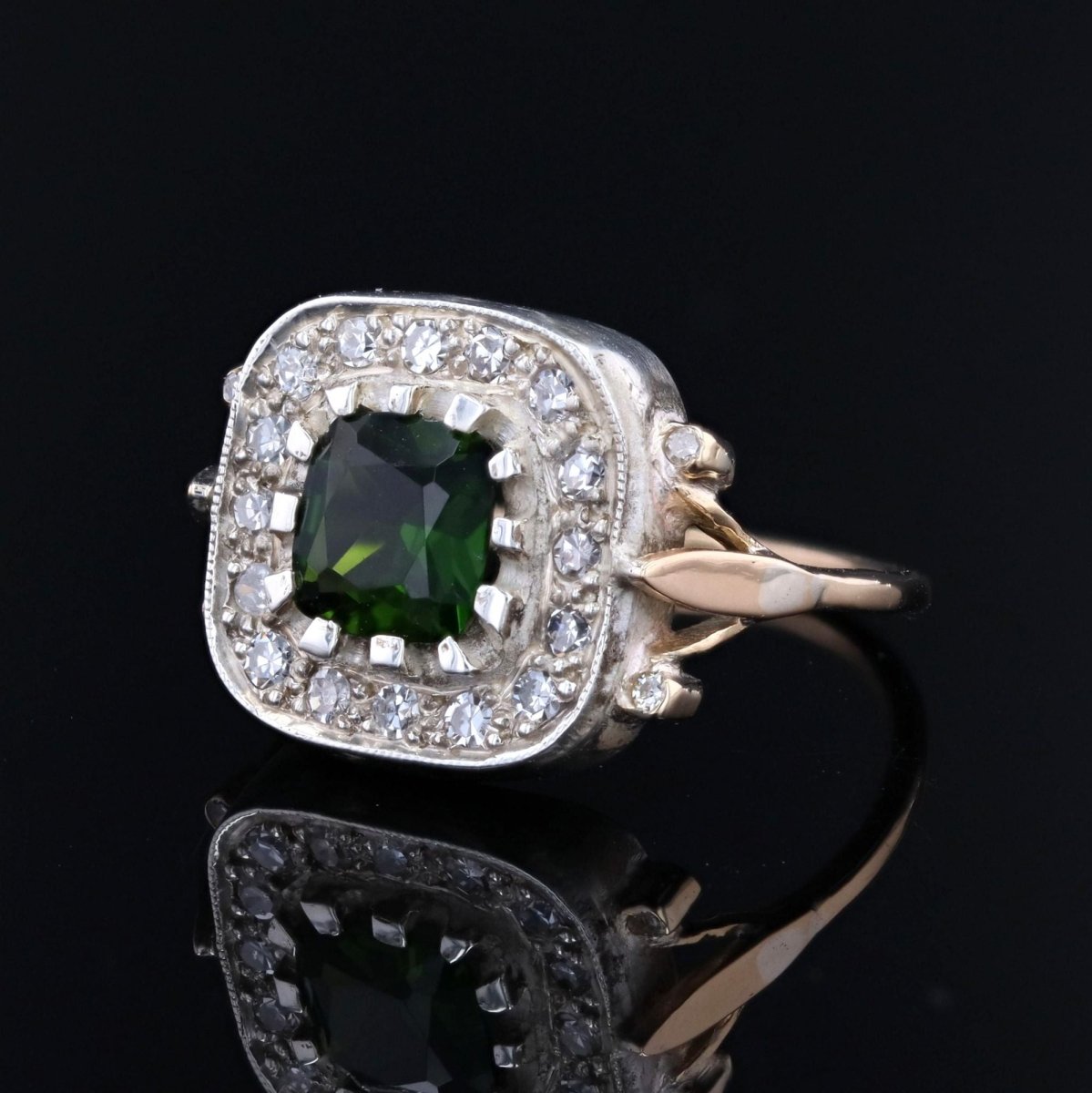 Bague ancienne en or jaune et argent avec péridot et diamants - Castafiore