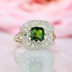 Bague ancienne en or jaune et argent avec péridot et diamants - Castafiore
