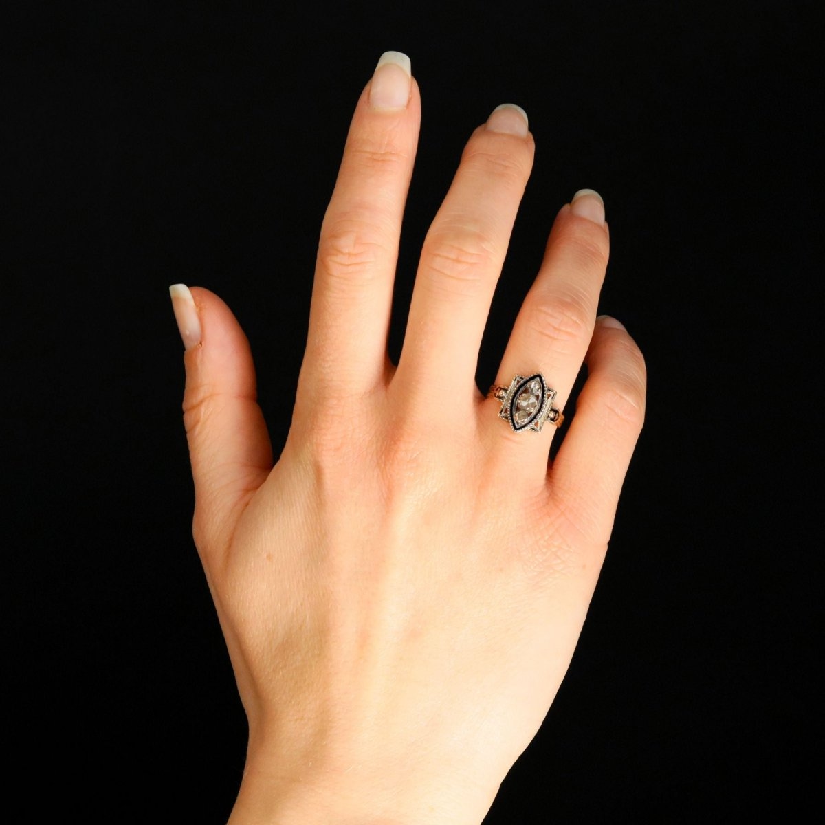 Bague ancienne en or rose et diamant - Castafiore