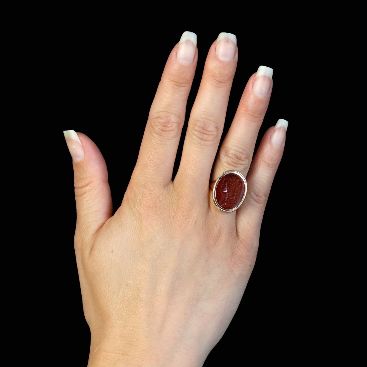 Bague ancienne intaille en or jaune et jaspe rouge - Castafiore
