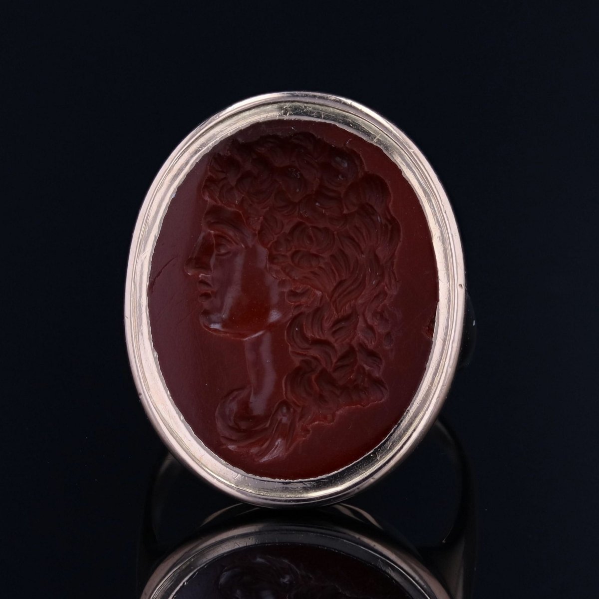 Bague ancienne intaille en or jaune et jaspe rouge - Castafiore