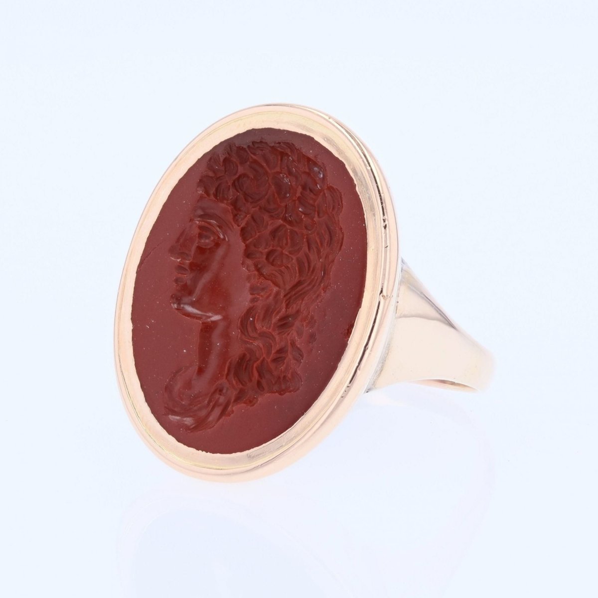 Bague ancienne intaille en or jaune et jaspe rouge - Castafiore