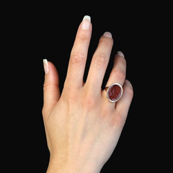 Bague ancienne intaille en or jaune et jaspe rouge - Castafiore