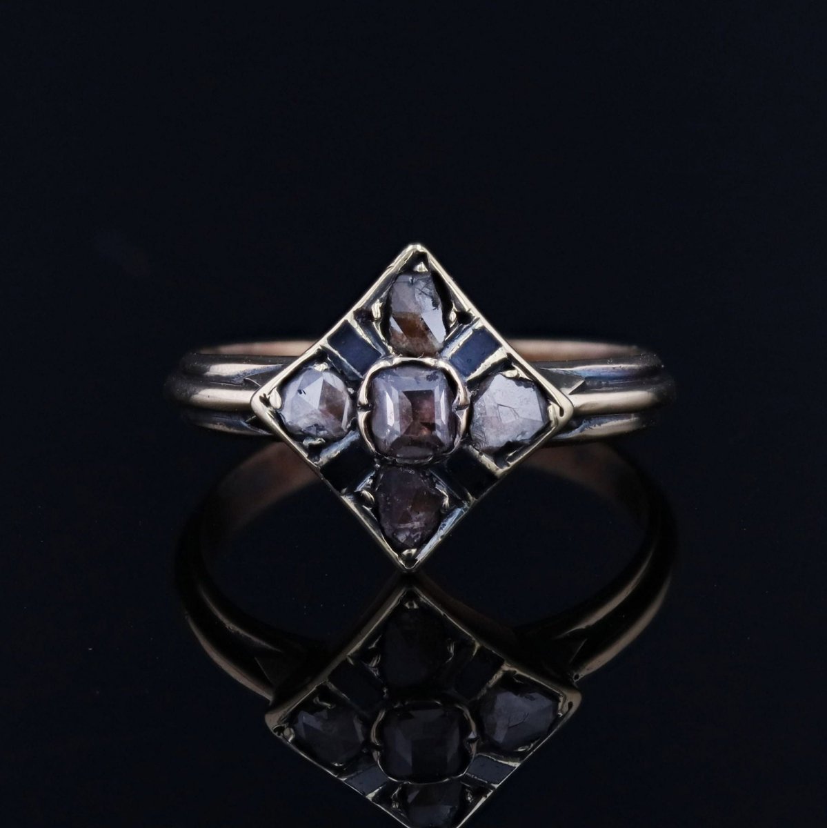 Bague ancienne losange en or jaune et diamants - Castafiore