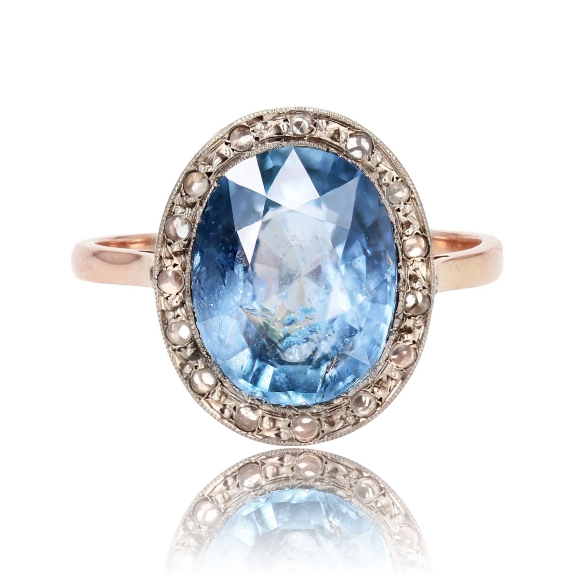 Bague ancienne ovale saphir naturel et diamants taillés en rose - Castafiore