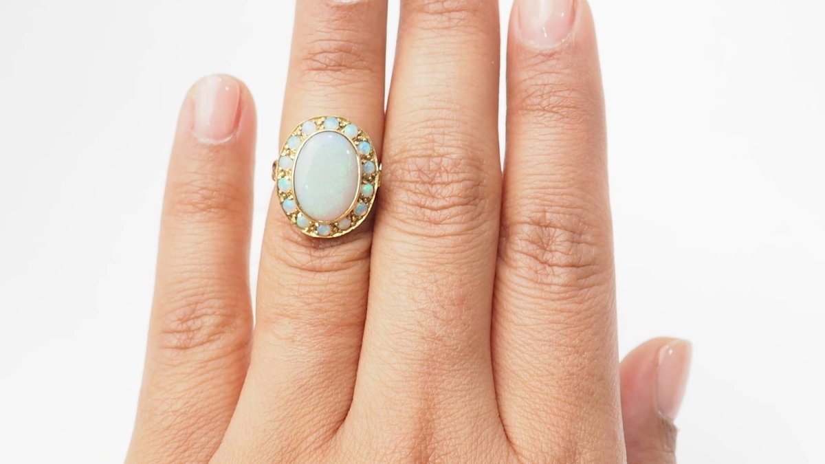Bague ANCIENNE Poison en or jaune et opale - Castafiore