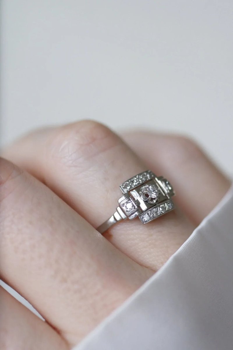 Bague Art Deco carrée diamants - Castafiore
