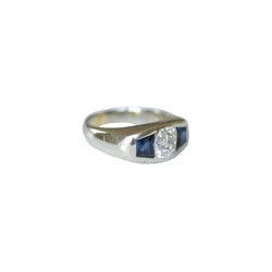Bague Art Deco Diamant Coussin 1,50 Cts et Saphirs sur Or Blanc - Castafiore