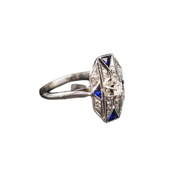 Bague Art Déco Diamants Et Saphirs Calibrés, Or Blanc 18 Carats. - Castafiore