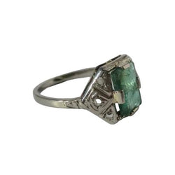 Bague Art Déco en or blanc, émeraude et diamants - Castafiore