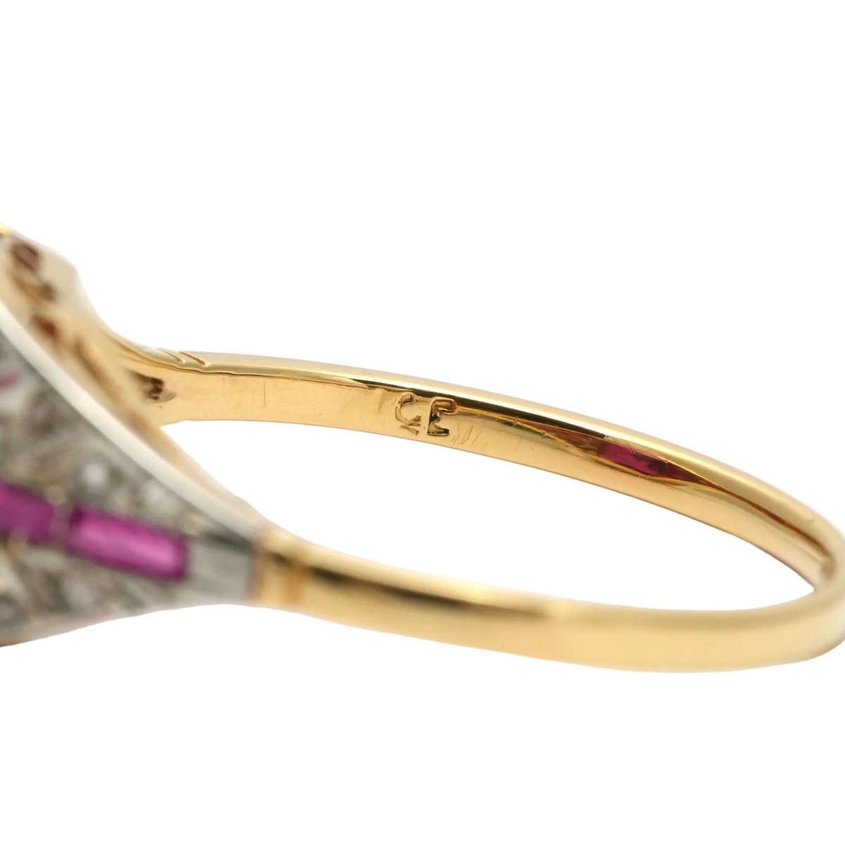 Bague Art Déco en or blanc, or jaune, rubis et diamants - Castafiore