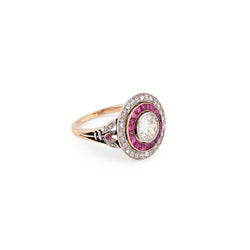 Bague Art Déco en or jaune, rubis et diamants