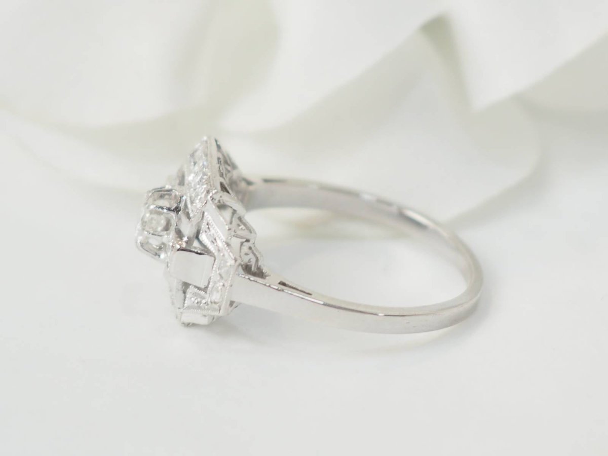 Bague Art Déco en platine et diamants - Castafiore