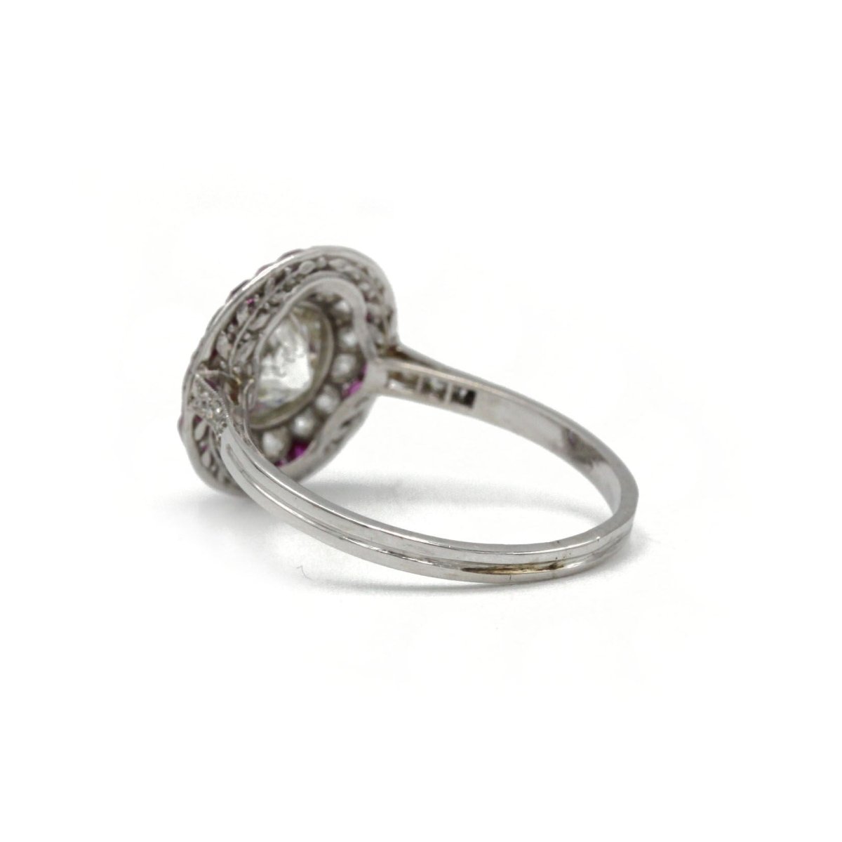 Bague art - deco or 750 et platine, diamants tailles ancienne et rubis calibrés années 1920 - Castafiore