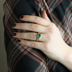 Bague Art Deco or jaune diamants emeraude colombienne Muzo 1,9 carat - Castafiore