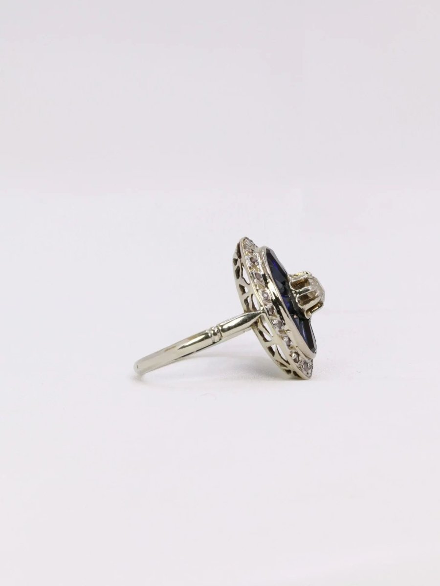Bague Art Déco ovale saphirs diamants - Castafiore